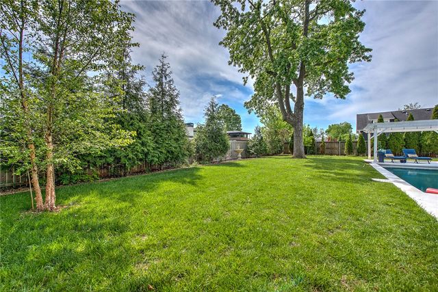 305 SW E Street, Bentonville, AR 72712