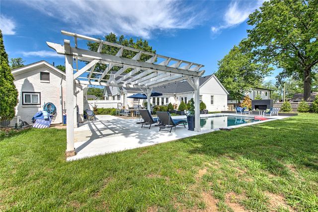 305 SW E Street, Bentonville, AR 72712