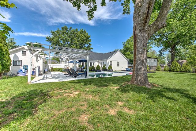 305 SW E Street, Bentonville, AR 72712