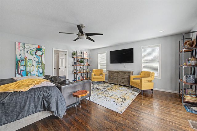 305 SW E Street, Bentonville, AR 72712