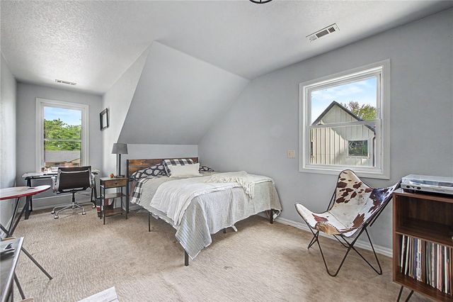 305 SW E Street, Bentonville, AR 72712