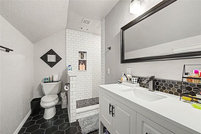 305 SW E Street, Bentonville, AR 72712