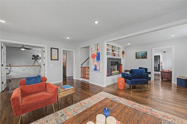 305 SW E Street, Bentonville, AR 72712