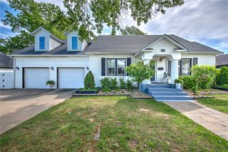 305 SW E Street, Bentonville, AR 72712