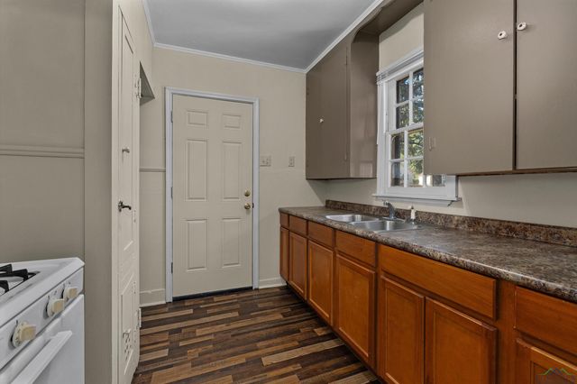 506 Nathan Street, Marshall, TX 75670