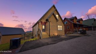 3321 Pine Peak Way, Sevierville, TN 37862