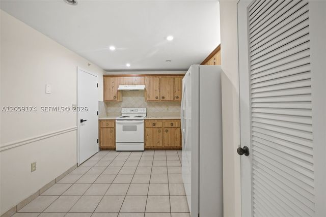 5825 Collins Ave 12H, Miami Beach, FL 33140