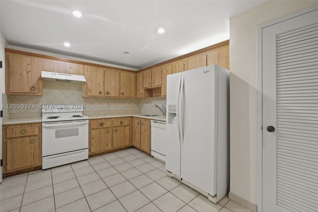 5825 Collins Ave 12H, Miami Beach, FL 33140