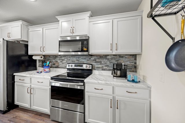 506 ADDIE LN, Centralia, MO 65240