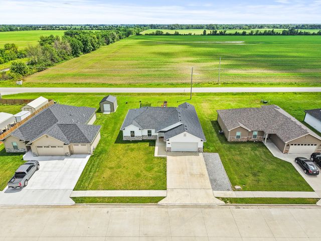 506 ADDIE LN, Centralia, MO 65240