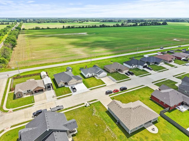 506 ADDIE LN, Centralia, MO 65240