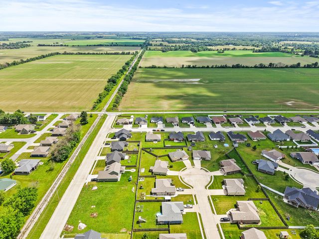 506 ADDIE LN, Centralia, MO 65240