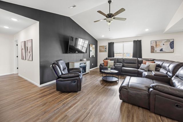 506 ADDIE LN, Centralia, MO 65240