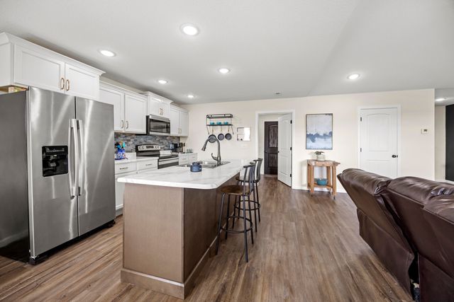 506 ADDIE LN, Centralia, MO 65240