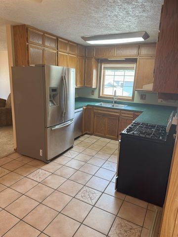 613 23RD AVE NW, Minot, ND 58703