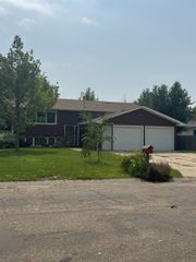 613 23RD AVE NW, Minot, ND 58703