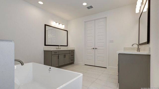 30 Enia Circle, San Antonio, TX 78257