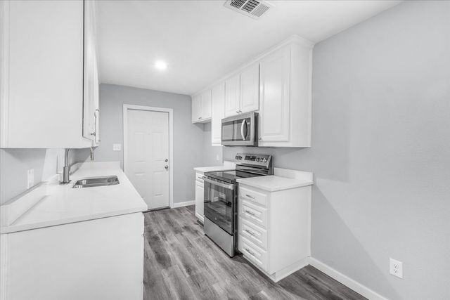 705 NW Hillery Street, Burleson, TX 76028