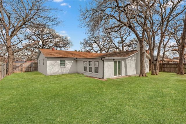 705 NW Hillery Street, Burleson, TX 76028