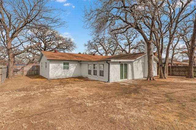 705 NW Hillery Street, Burleson, TX 76028