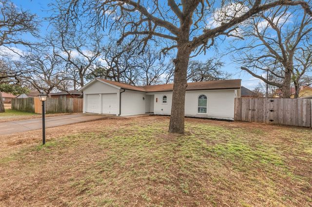 705 NW Hillery Street, Burleson, TX 76028