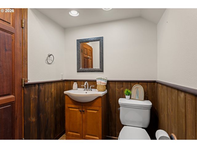 104 Nw DAWNHILL Ct, Grants Pass, OR 97526