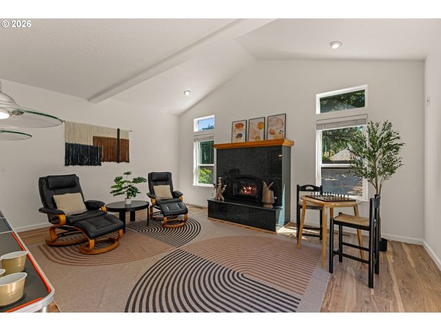 104 Nw DAWNHILL Ct, Grants Pass, OR 97526
