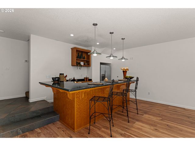 104 Nw DAWNHILL Ct, Grants Pass, OR 97526