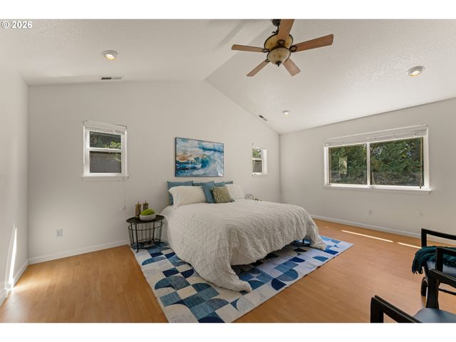 104 Nw DAWNHILL Ct, Grants Pass, OR 97526