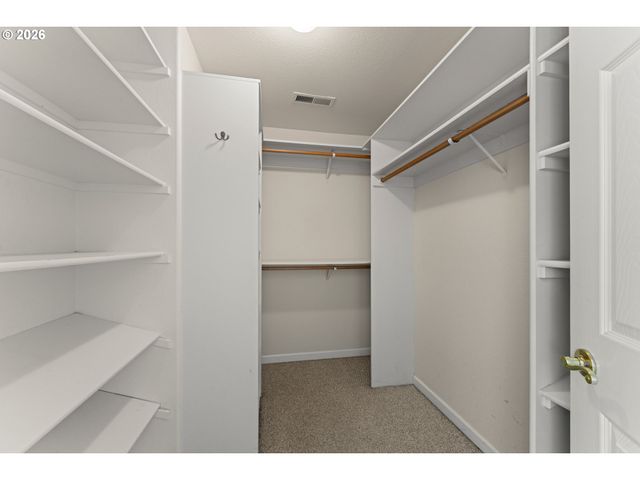 104 Nw DAWNHILL Ct, Grants Pass, OR 97526