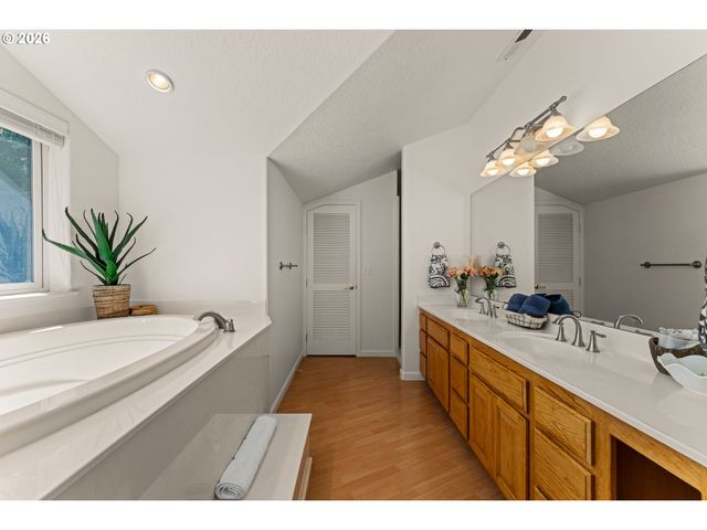 104 Nw DAWNHILL Ct, Grants Pass, OR 97526