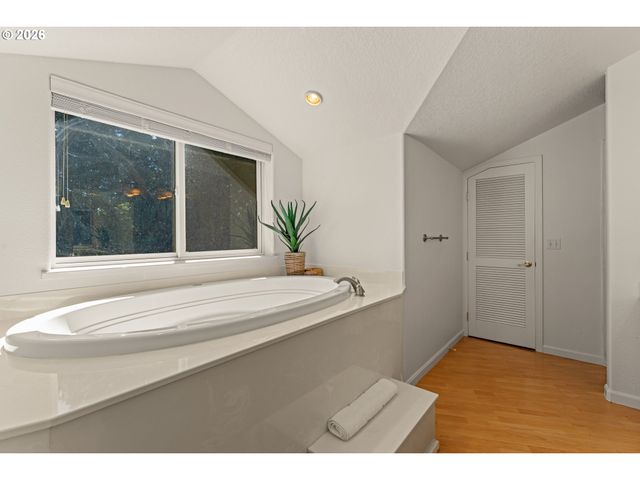 104 Nw DAWNHILL Ct, Grants Pass, OR 97526