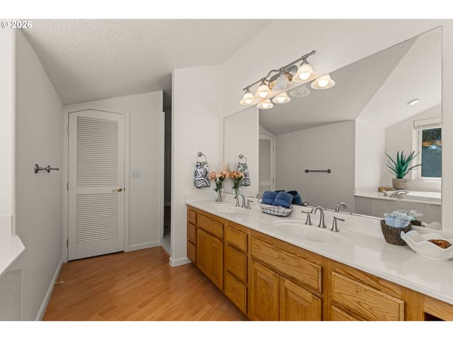 104 Nw DAWNHILL Ct, Grants Pass, OR 97526