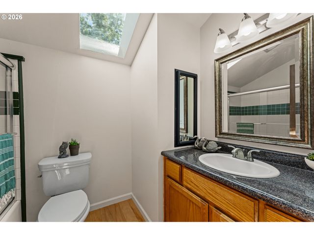 104 Nw DAWNHILL Ct, Grants Pass, OR 97526