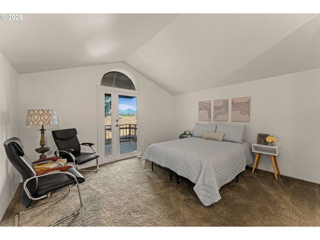 104 Nw DAWNHILL Ct, Grants Pass, OR 97526