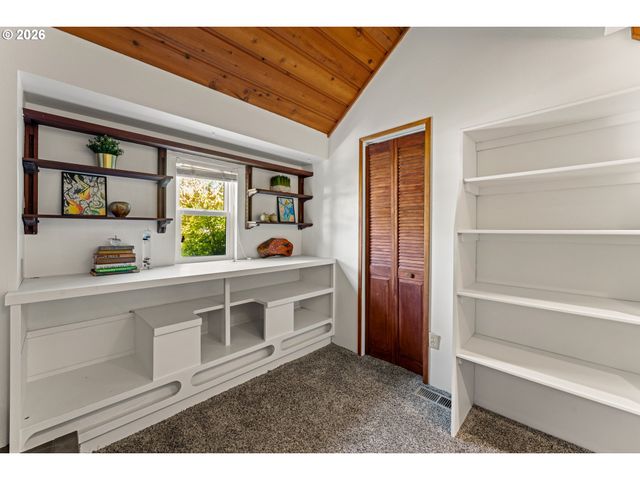 104 Nw DAWNHILL Ct, Grants Pass, OR 97526