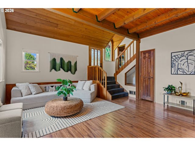 104 Nw DAWNHILL Ct, Grants Pass, OR 97526