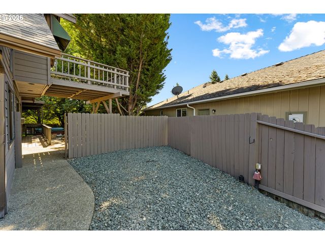 104 Nw DAWNHILL Ct, Grants Pass, OR 97526