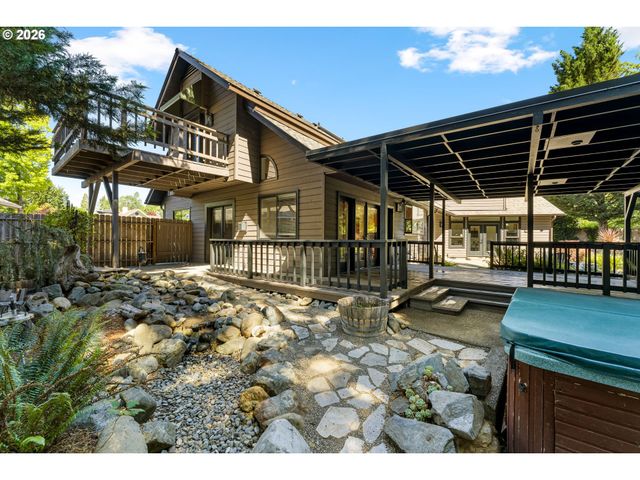 104 Nw DAWNHILL Ct, Grants Pass, OR 97526