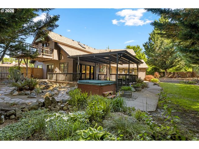 104 Nw DAWNHILL Ct, Grants Pass, OR 97526