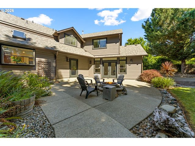 104 Nw DAWNHILL Ct, Grants Pass, OR 97526