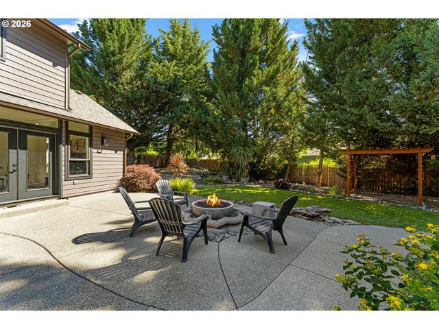 104 Nw DAWNHILL Ct, Grants Pass, OR 97526