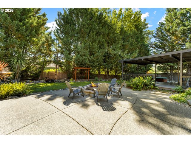 104 Nw DAWNHILL Ct, Grants Pass, OR 97526