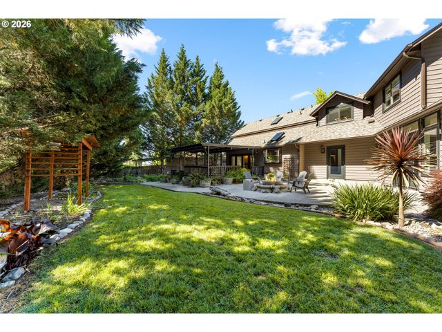 104 Nw DAWNHILL Ct, Grants Pass, OR 97526