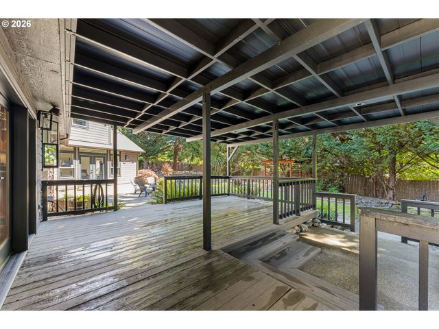 104 Nw DAWNHILL Ct, Grants Pass, OR 97526