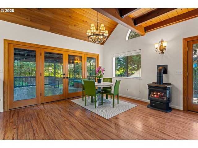 104 Nw DAWNHILL Ct, Grants Pass, OR 97526