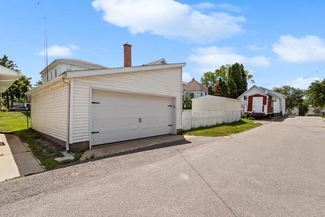 319 W Franklin Street, Portage, WI 53901