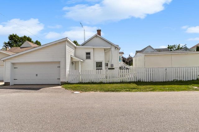319 W Franklin Street, Portage, WI 53901