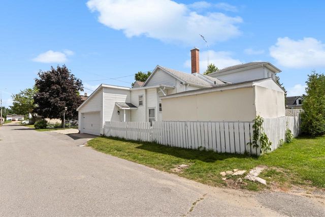 319 W Franklin Street, Portage, WI 53901