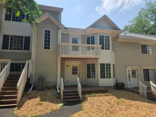 250 W Whispering Oaks Lane, Round Lake, IL 60073